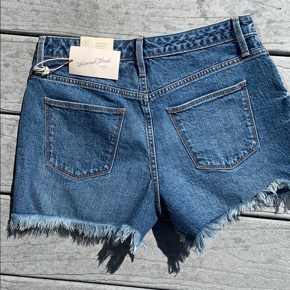 Universal thread women’s shorts - Picture 2 of 2